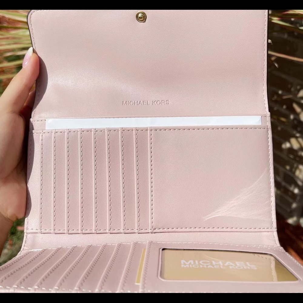 GabyBags👜💕-NWT Michael Kors Trifold Wallet - Picture 4 of 5